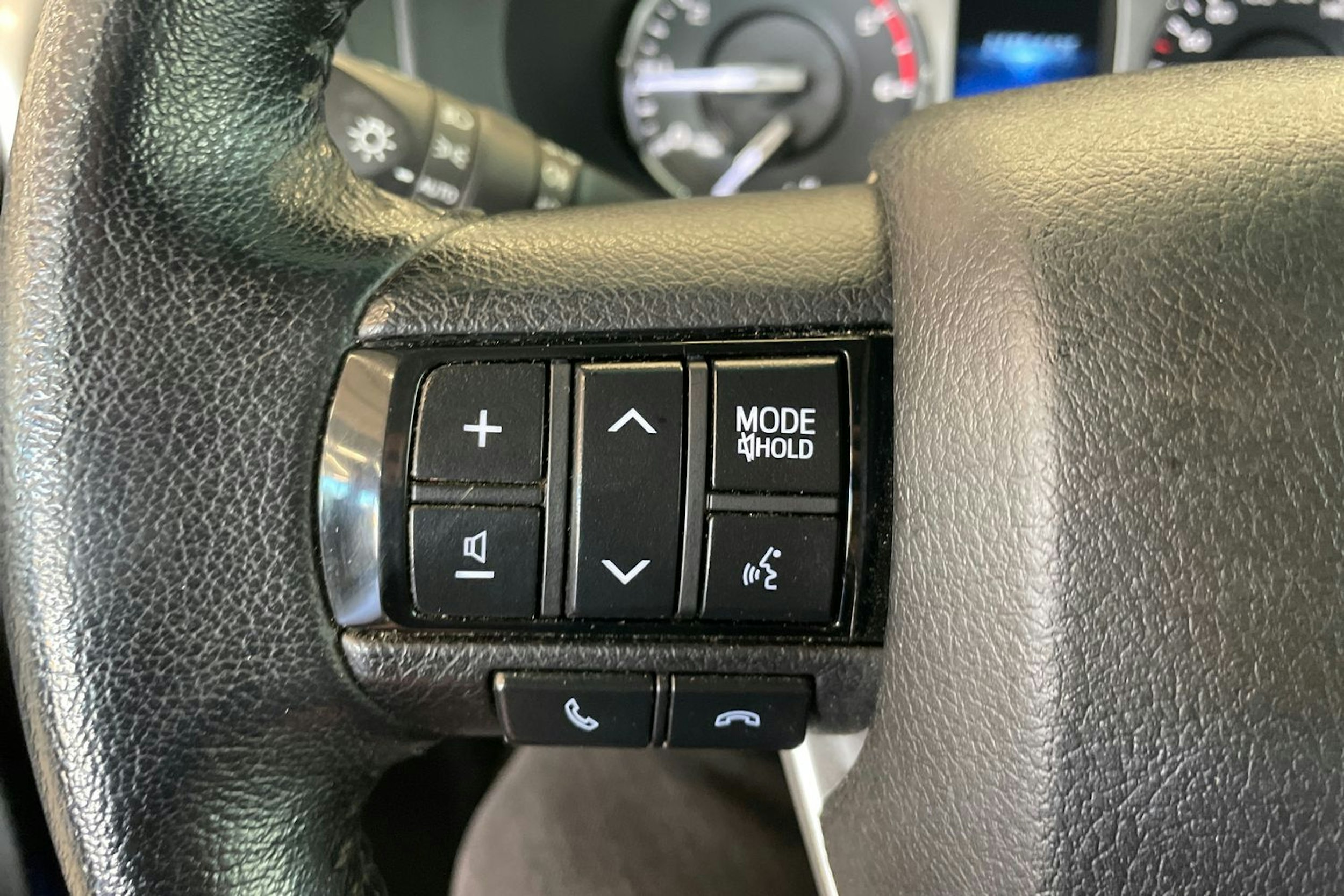 sininen Toyota Hilux 2022 kuva 14.