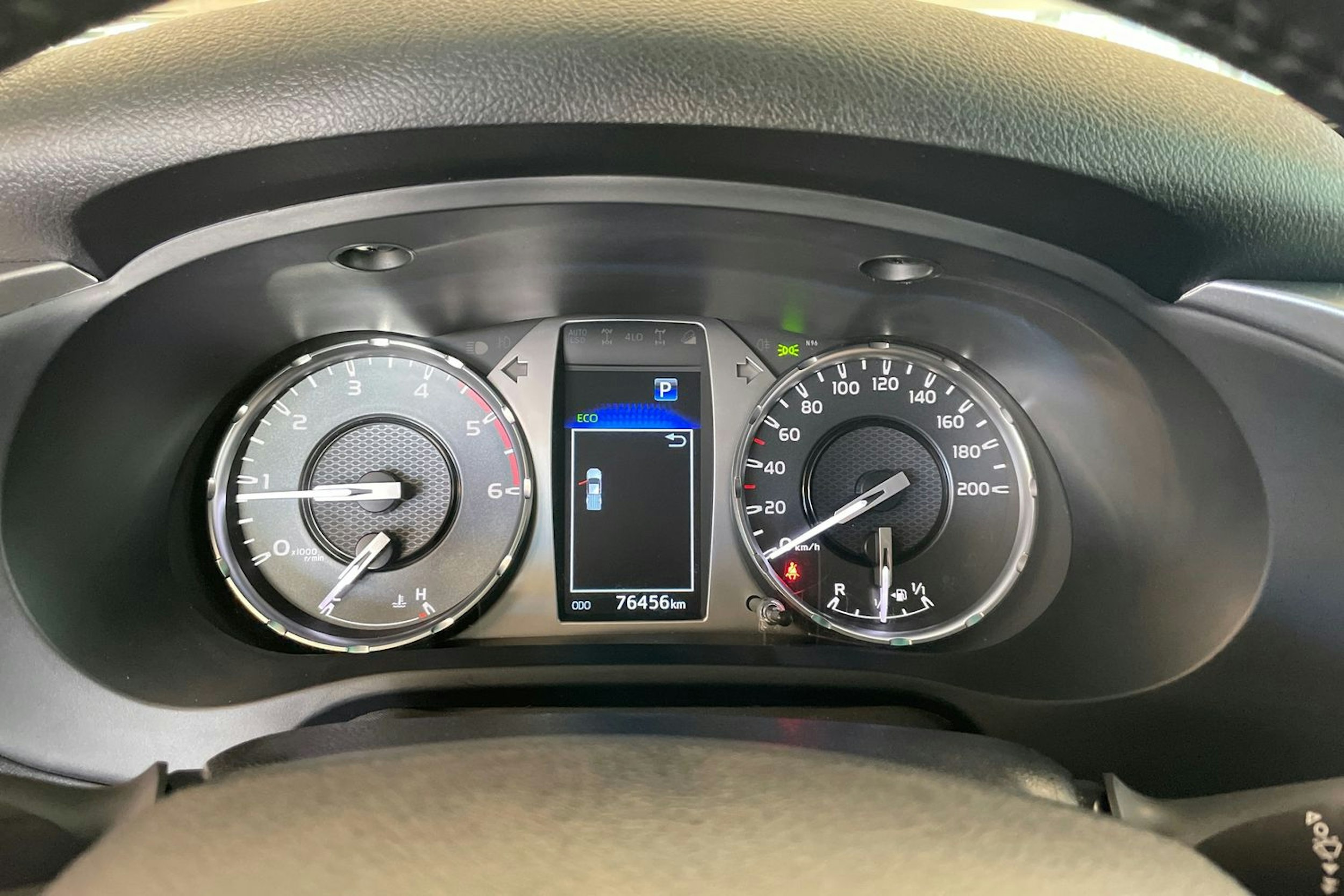 sininen Toyota Hilux 2022 kuva 16.