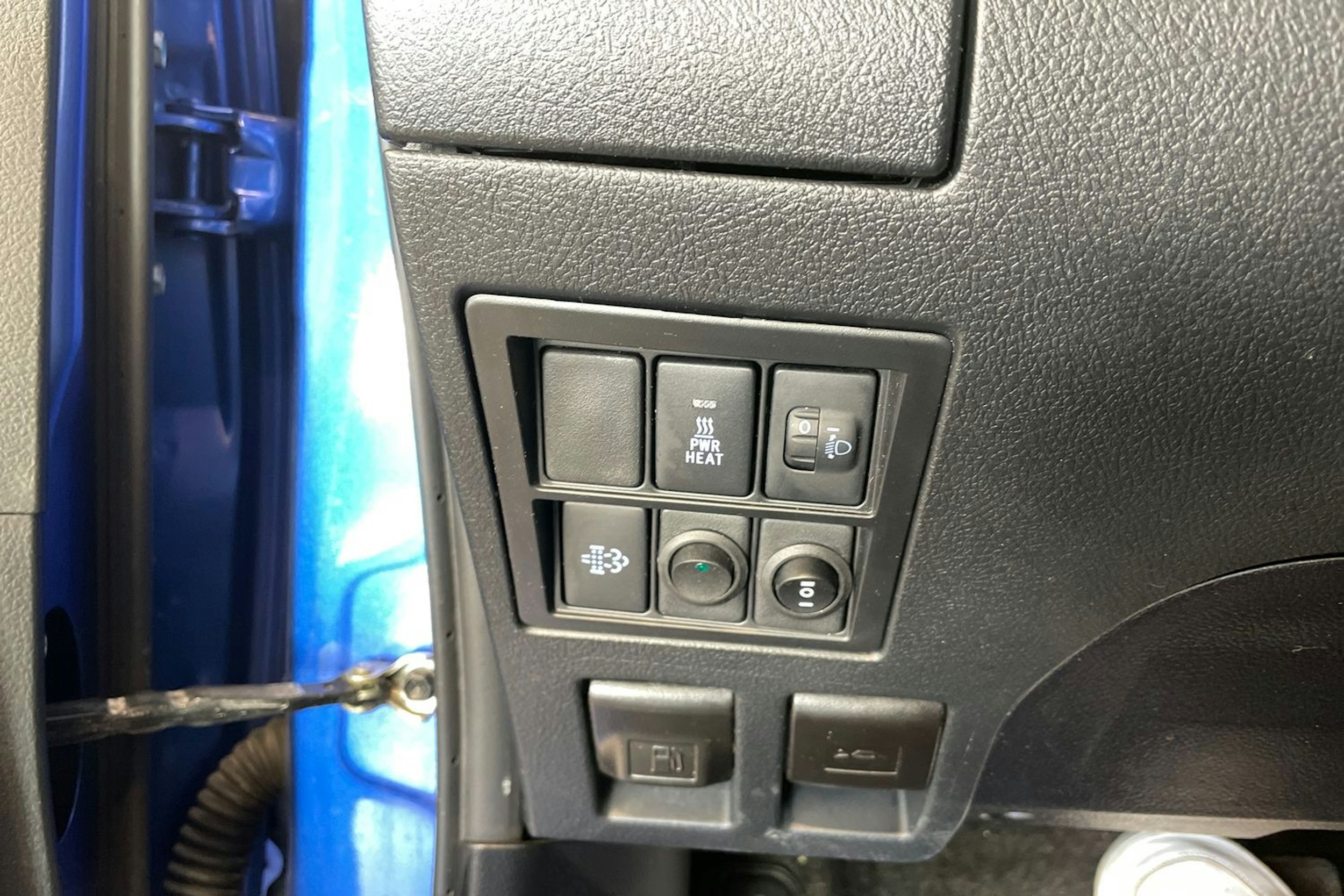 sininen Toyota Hilux 2022 kuva 20.