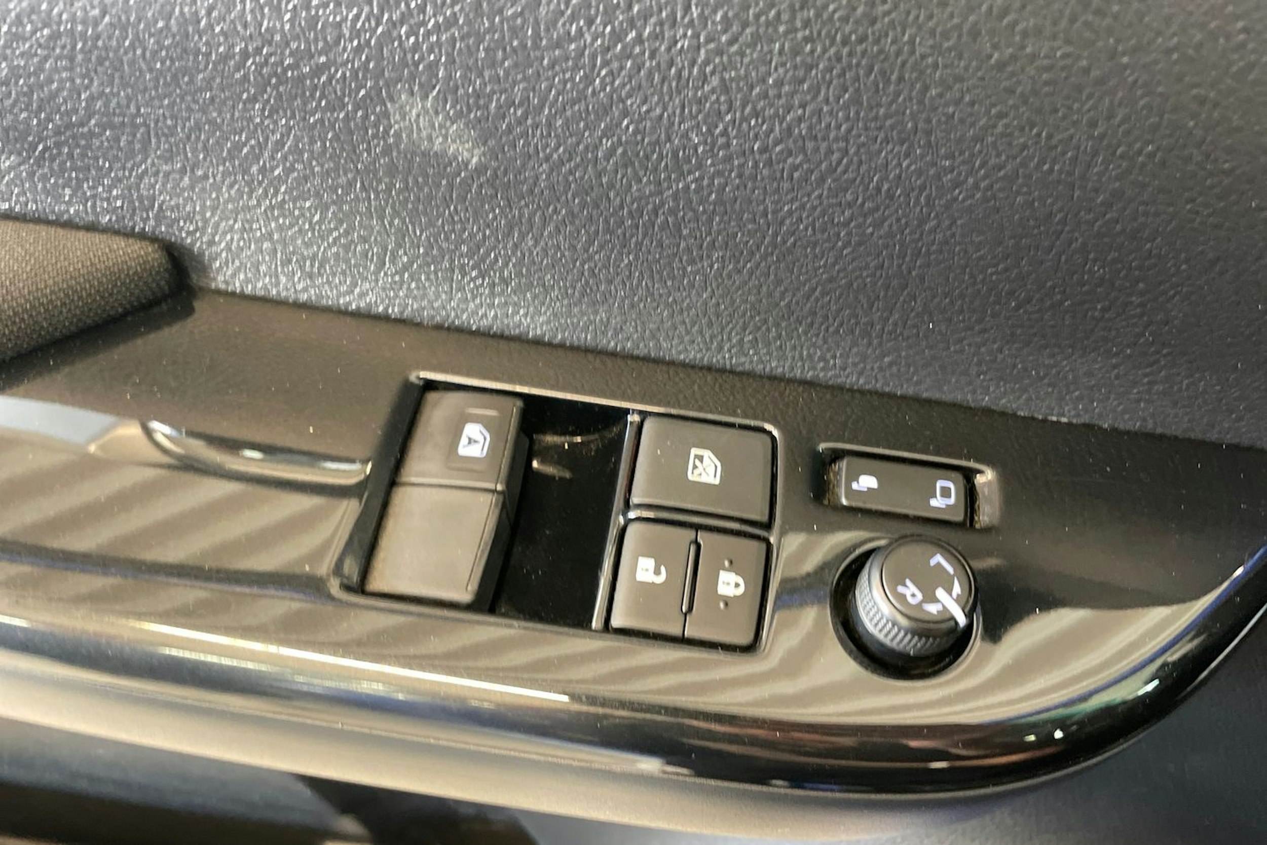 sininen Toyota Hilux 2022 kuva 22.