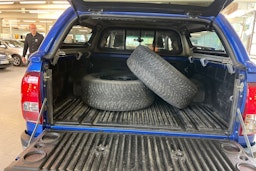 sininen Toyota Hilux 2022 kuva 23.