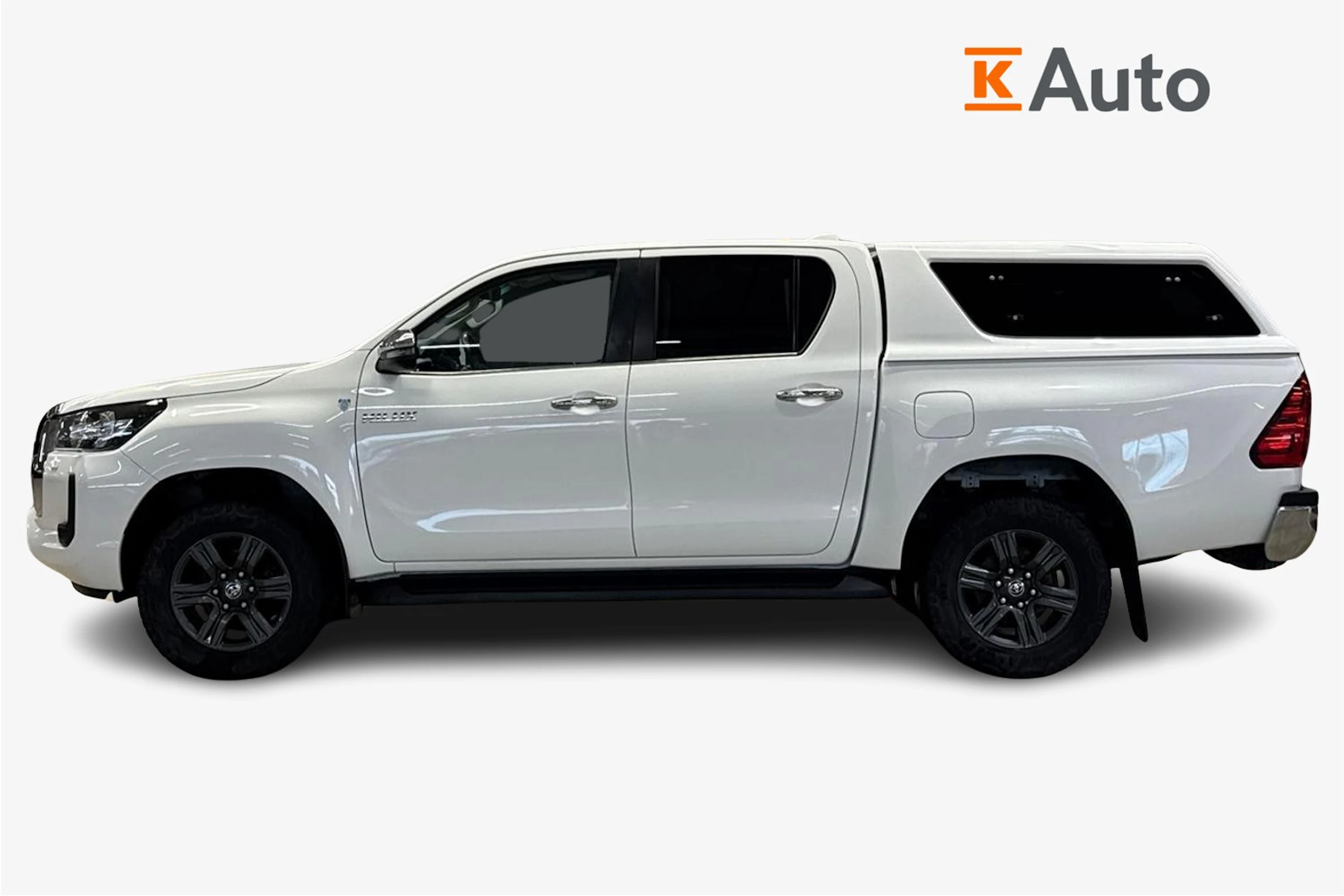 valkoinen Toyota Hilux 2023 kuva 7.