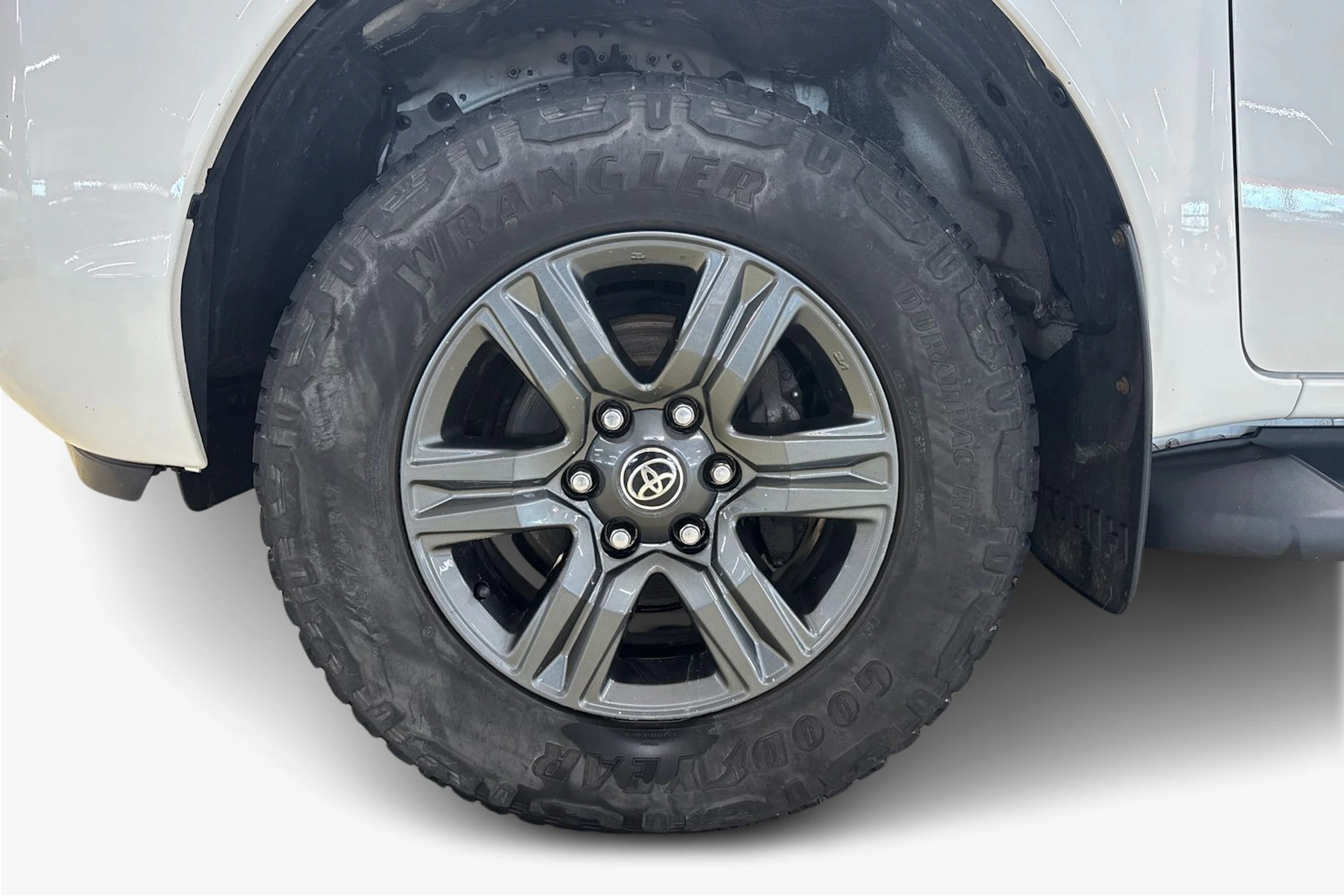 valkoinen Toyota Hilux 2023 kuva 12.