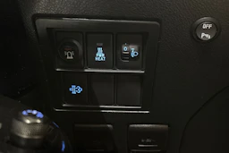 valkoinen Toyota Hilux 2023 kuva 15.