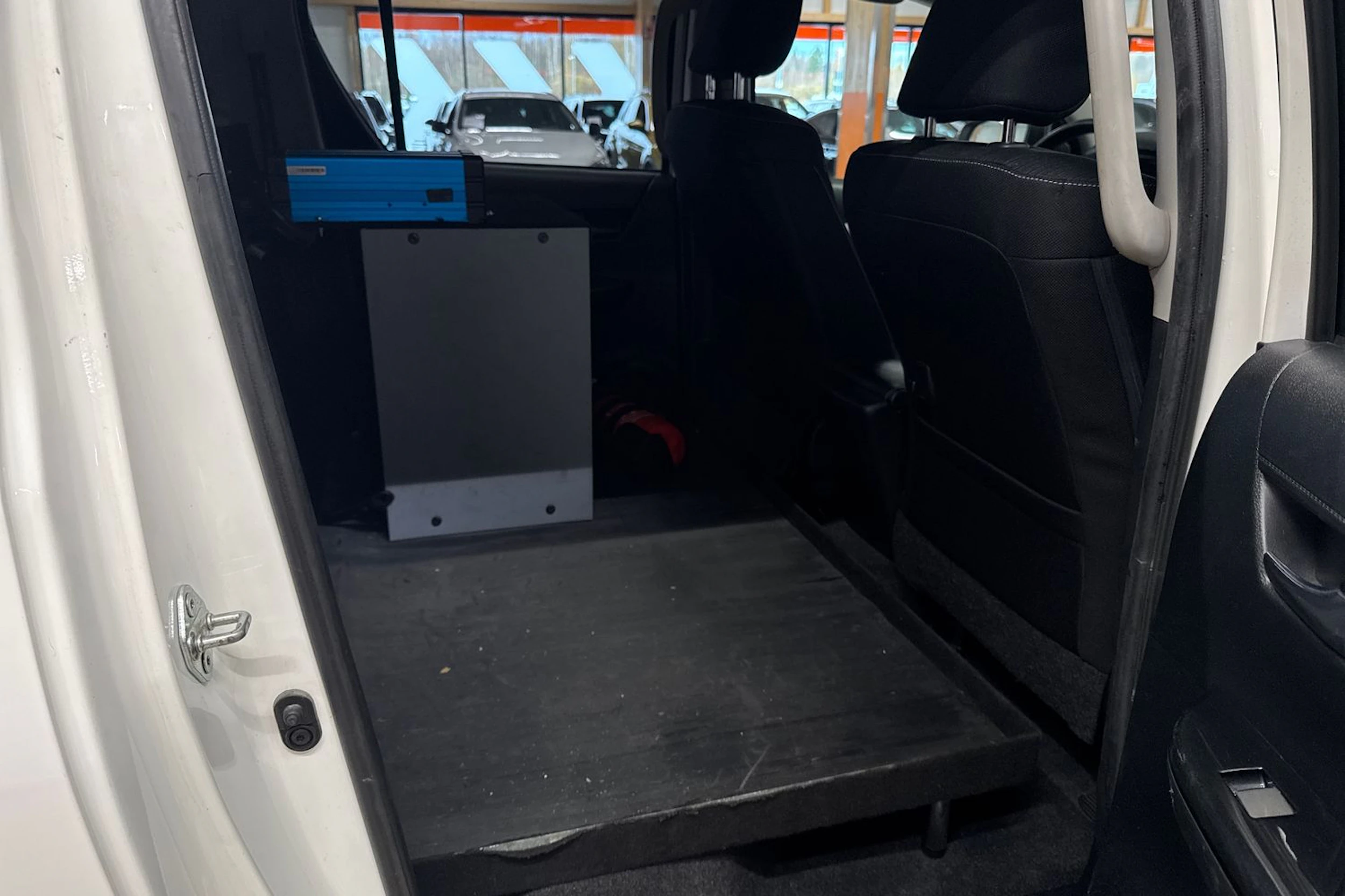 valkoinen Toyota Hilux 2023 kuva 26.