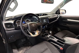 musta Toyota Hilux 2023 kuva 3.