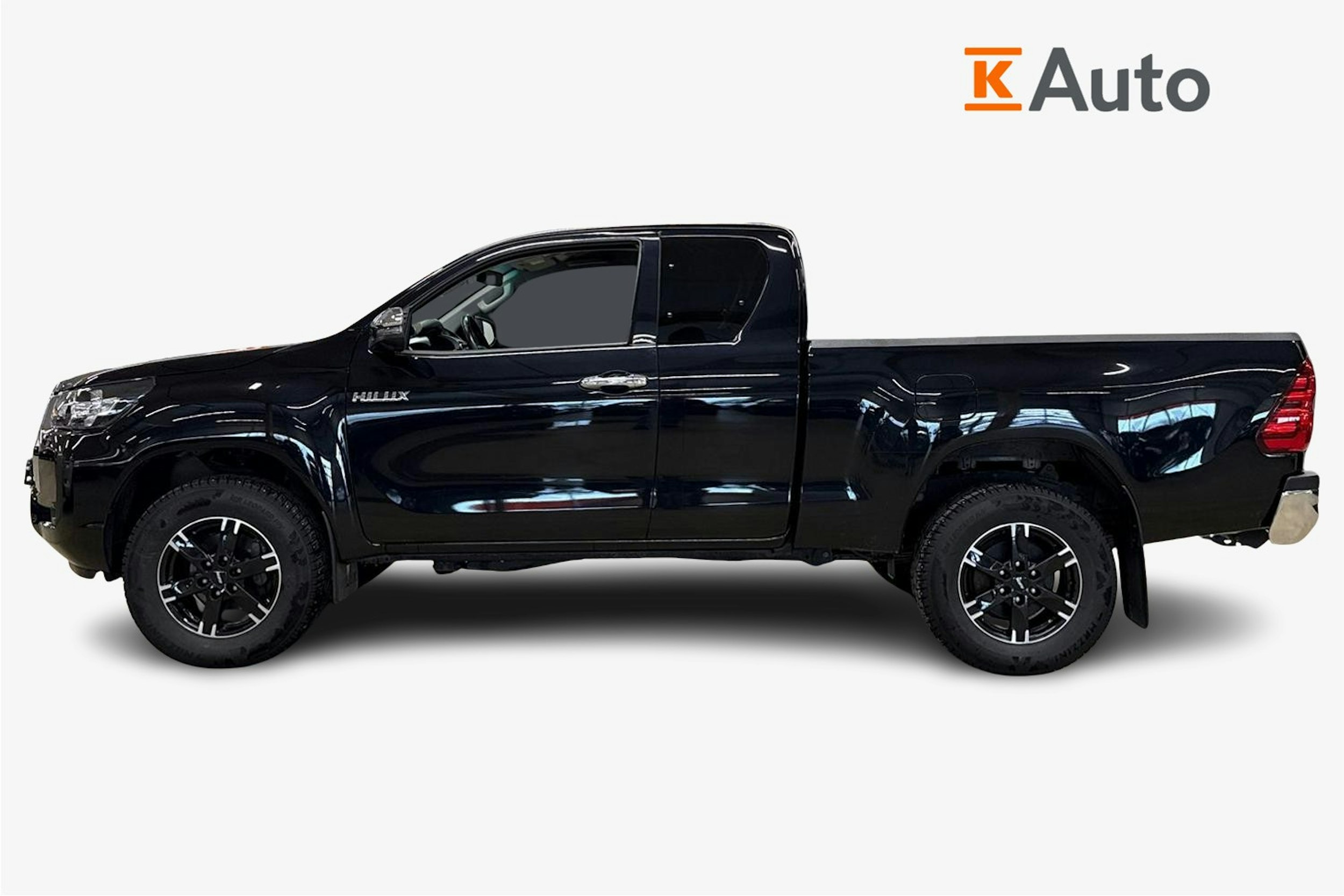 musta Toyota Hilux 2023 kuva 5.