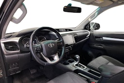 musta Toyota Hilux 2023 kuva 6.