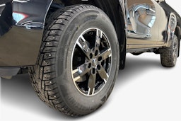 musta Toyota Hilux 2023 kuva 9.