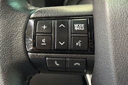 musta Toyota Hilux 2023 kuva 12.