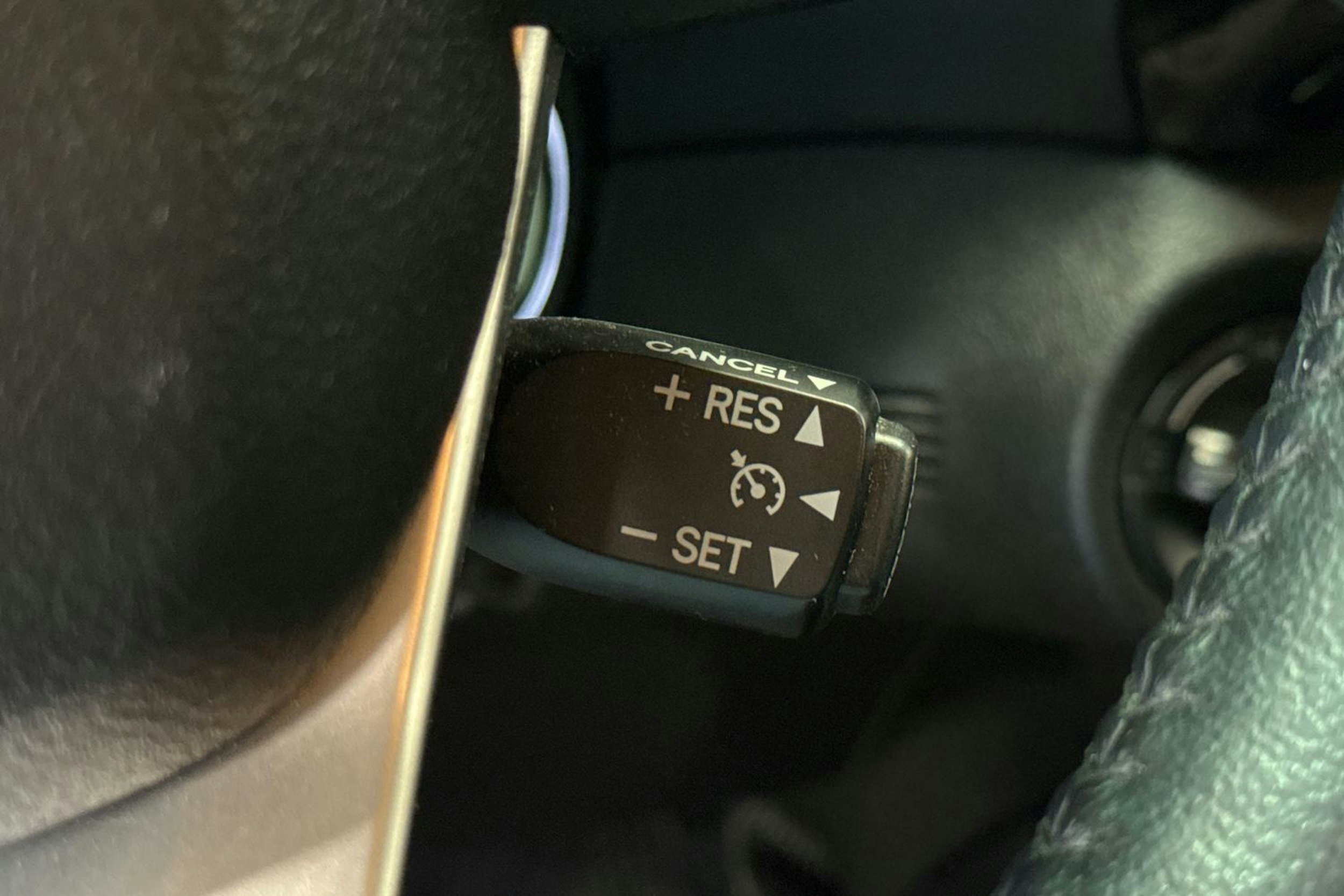 musta Toyota Hilux 2023 kuva 14.