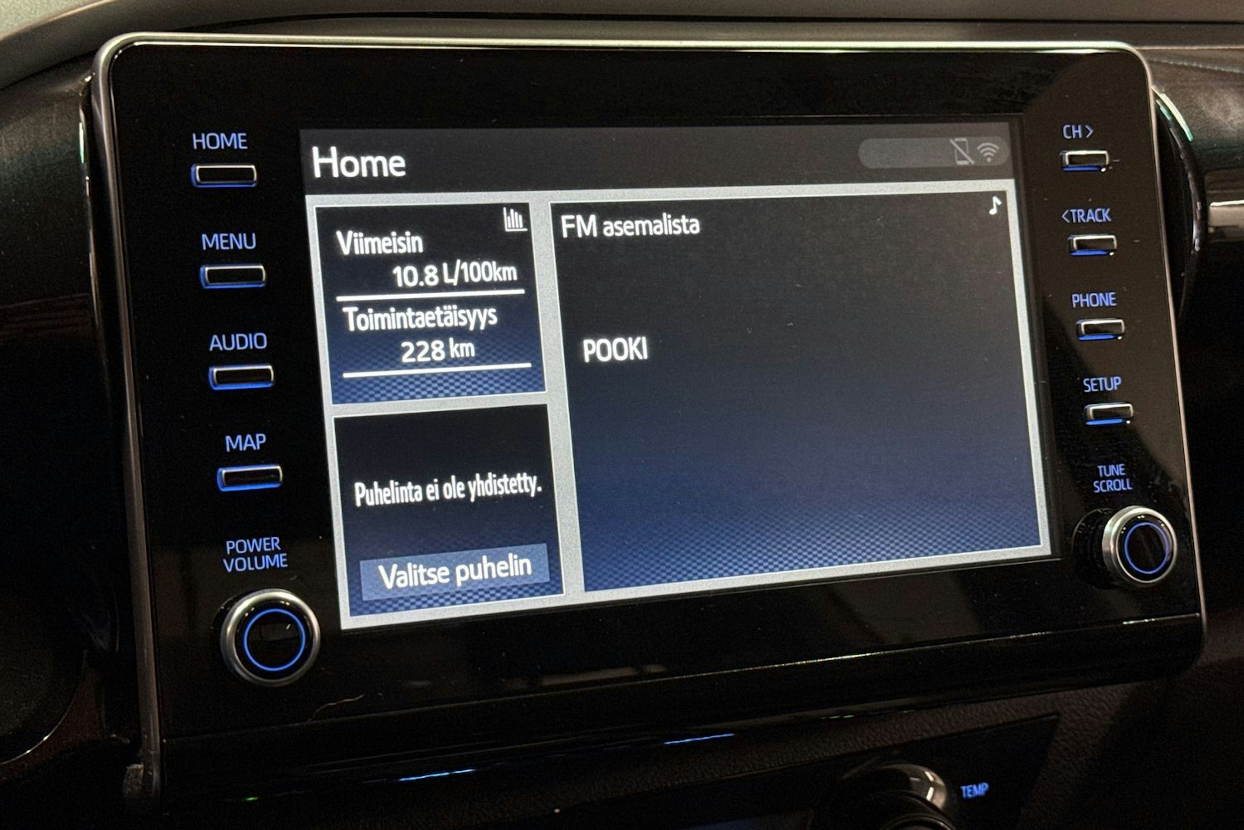 musta Toyota Hilux 2023 kuva 15.