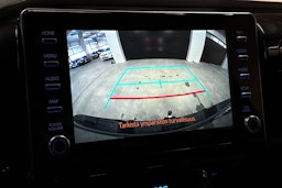 musta Toyota Hilux 2023 kuva 17.