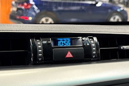 musta Toyota Hilux 2023 kuva 20.