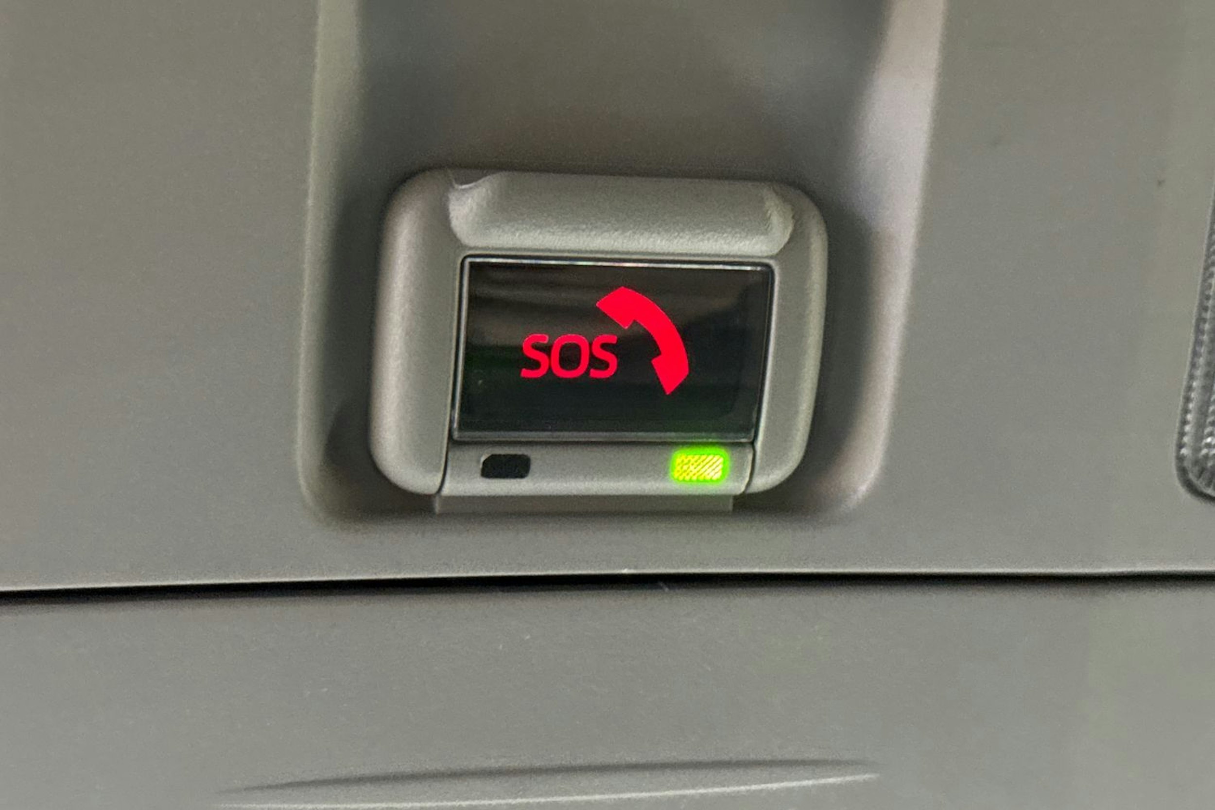 musta Toyota Hilux 2023 kuva 21.