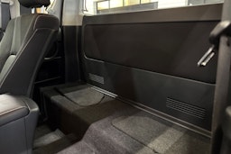 musta Toyota Hilux 2023 kuva 22.