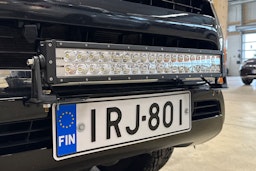 musta Toyota Hilux 2023 kuva 25.