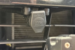 musta Toyota Hilux 2023 kuva 26.