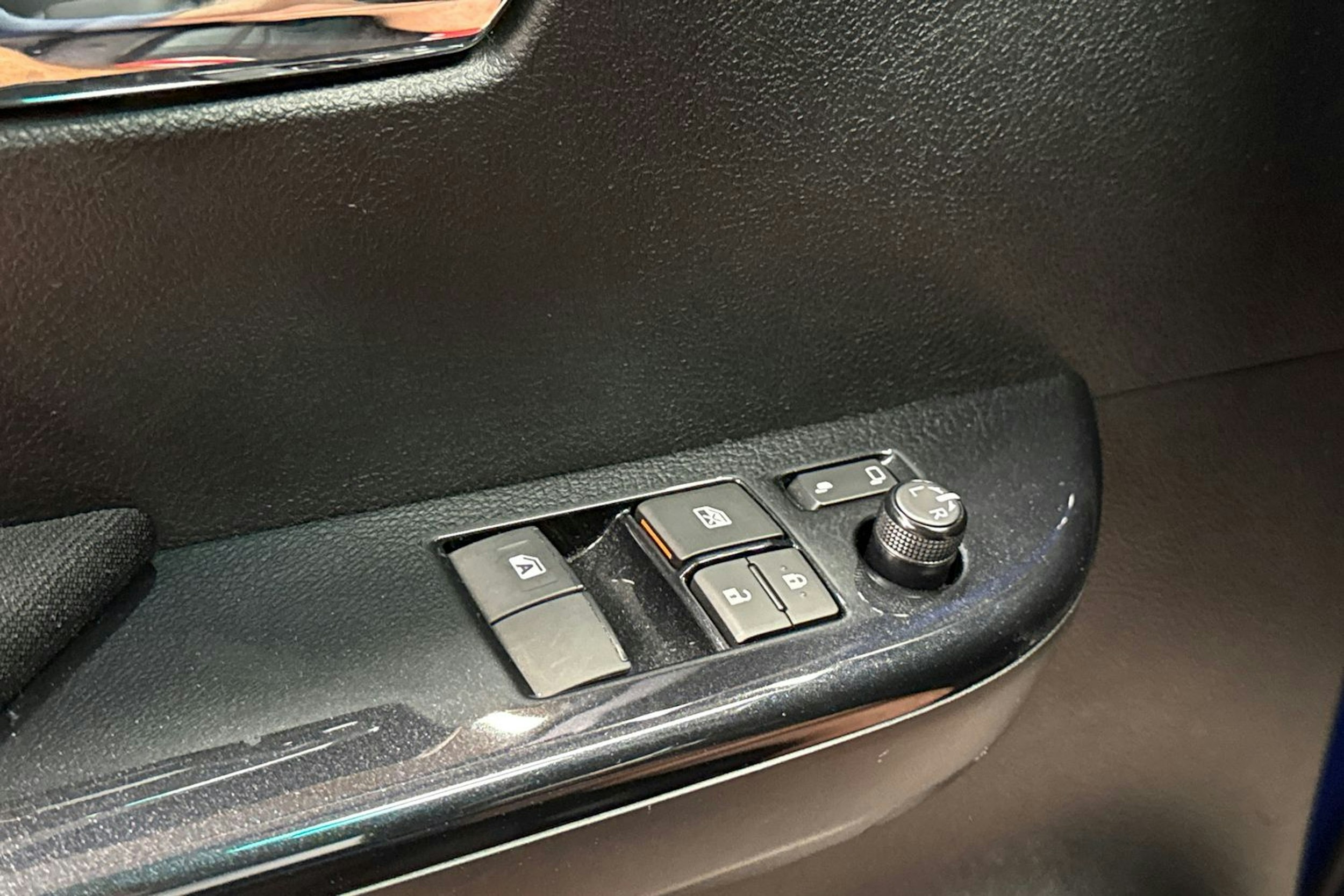 sininen Toyota Hilux 2023 kuva 13.