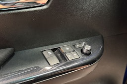 sininen Toyota Hilux 2023 kuva 13.