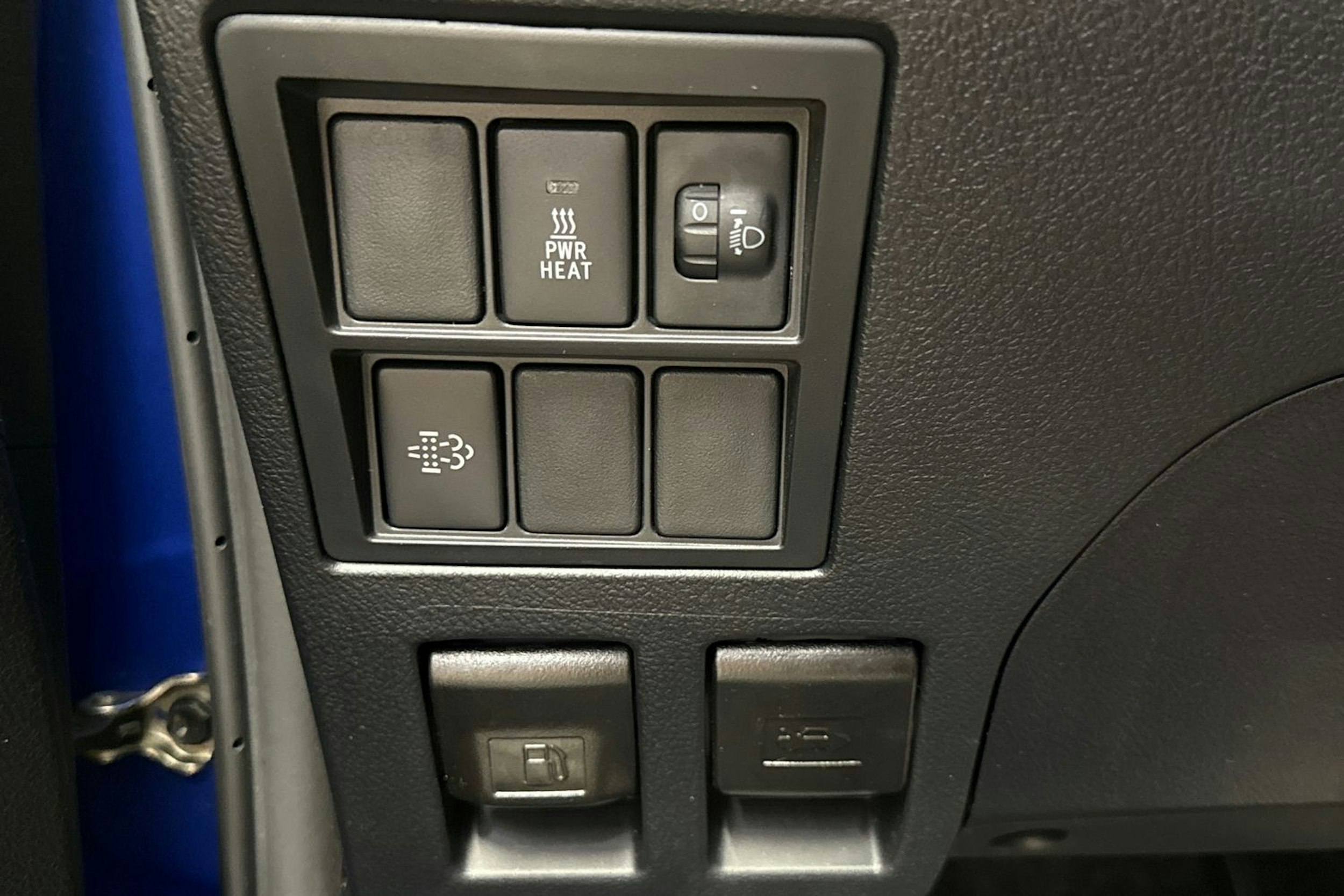 sininen Toyota Hilux 2023 kuva 14.