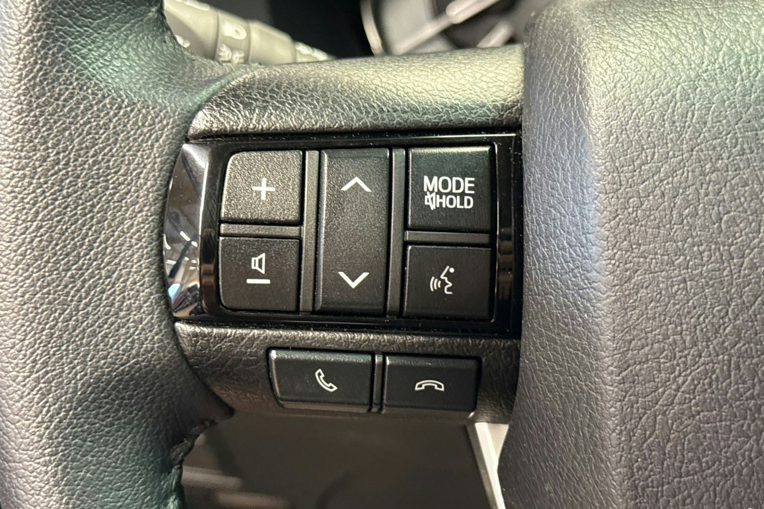 sininen Toyota Hilux 2023 kuva 15.