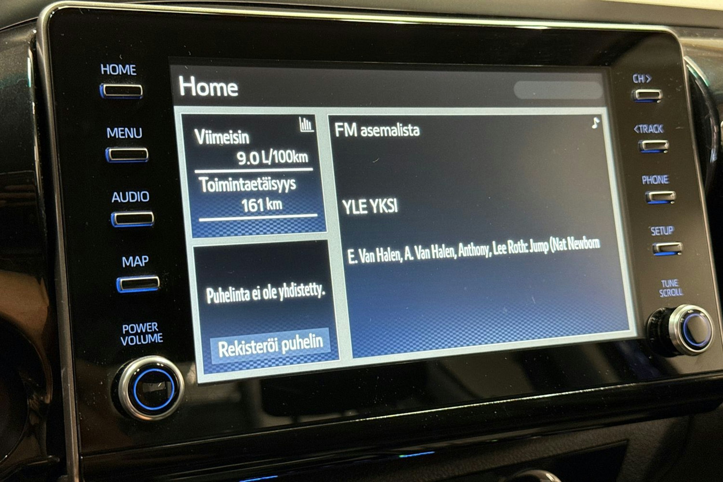 sininen Toyota Hilux 2023 kuva 18.