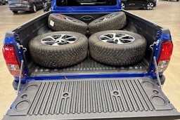 sininen Toyota Hilux 2023 kuva 23.