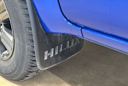 sininen Toyota Hilux 2023 kuva 25.