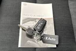 sininen Toyota Hilux 2023 kuva 26.
