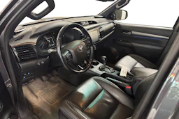 harmaa Toyota Hilux 2023 kuva 3.