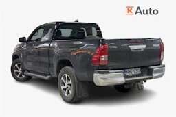 musta Toyota Hilux 2023 kuva 2.