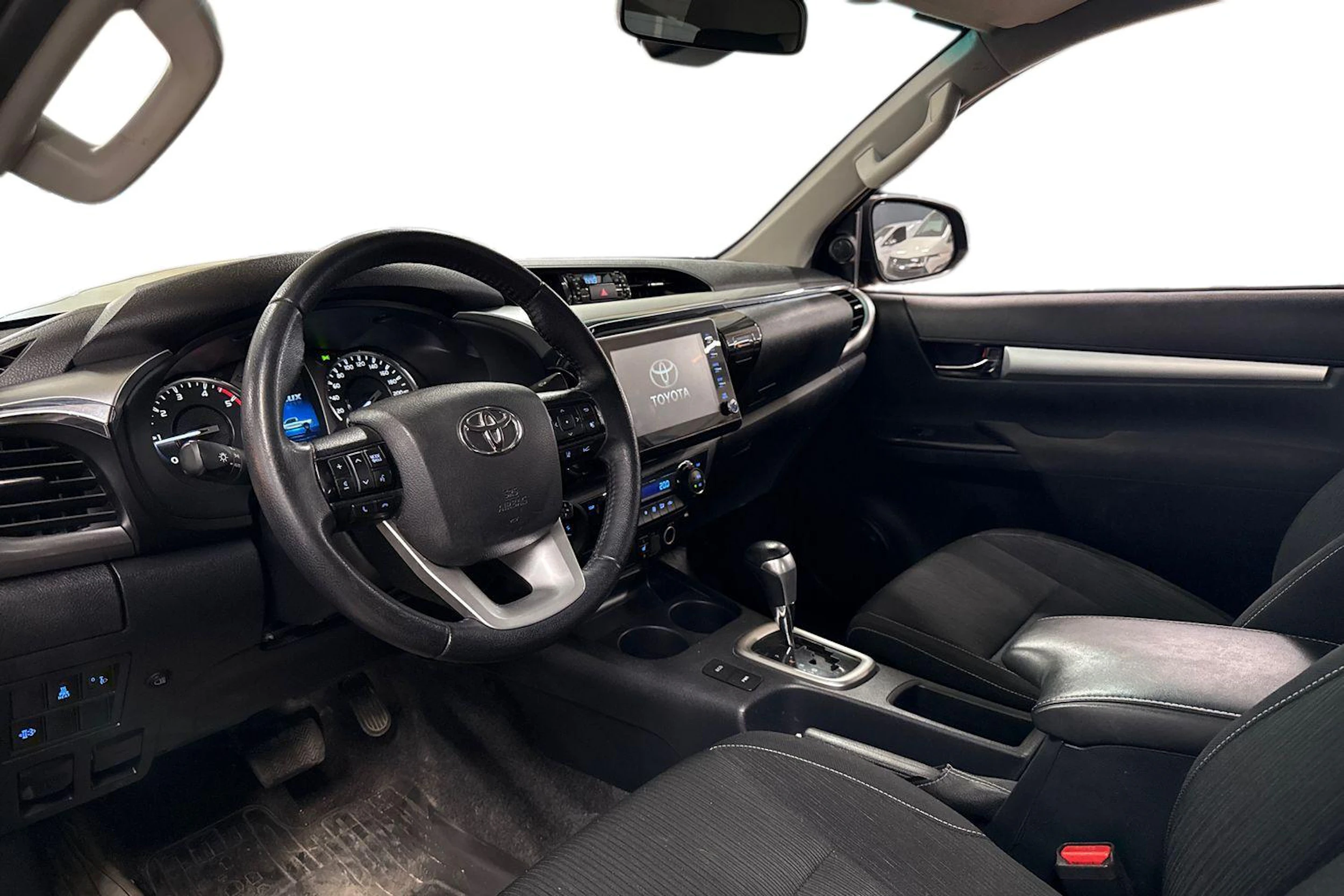 musta Toyota Hilux 2023 kuva 3.