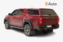 punainen Toyota Hilux 2023 kuva 2.