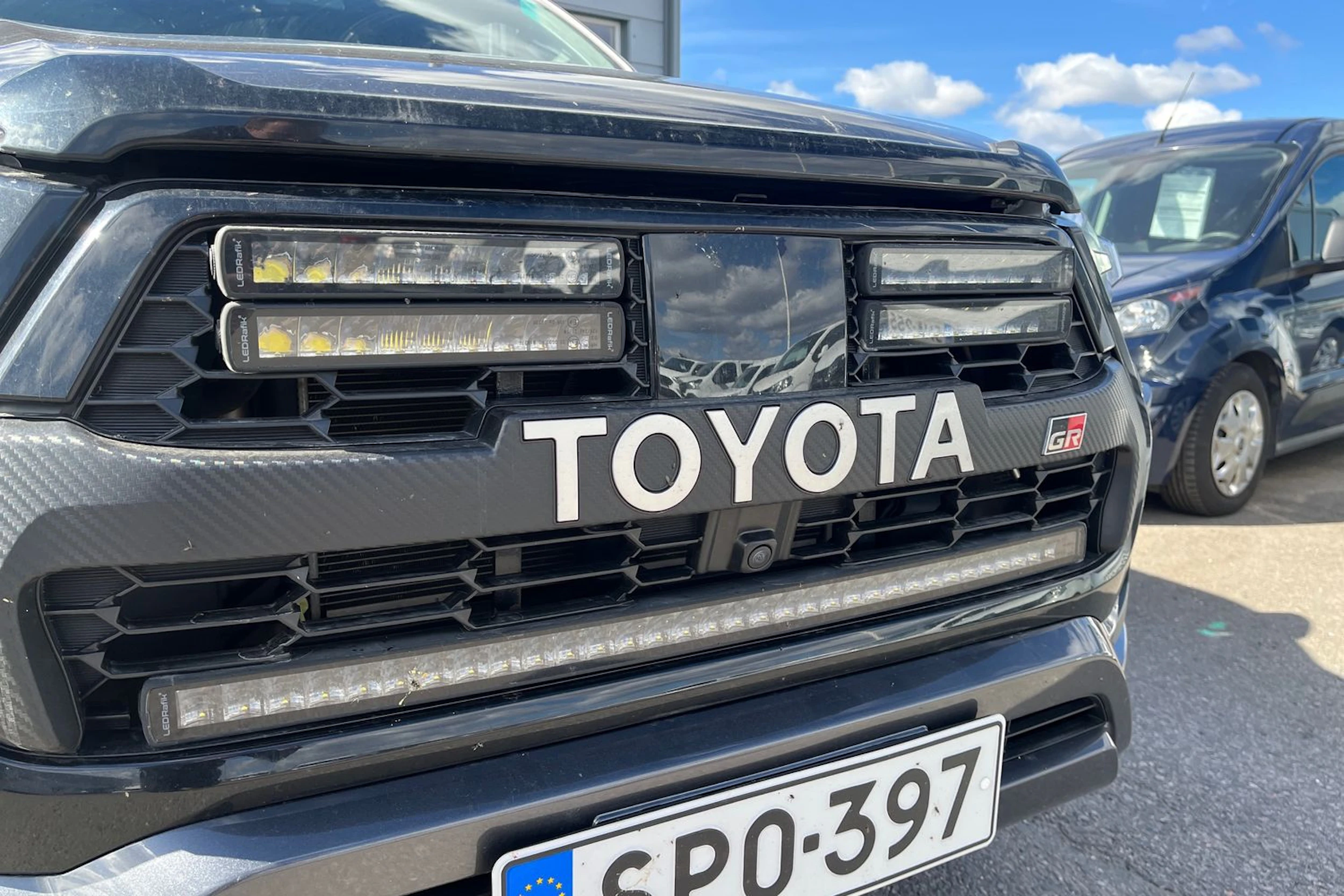 met. harmaa Toyota Hilux 2023 kuva 5.