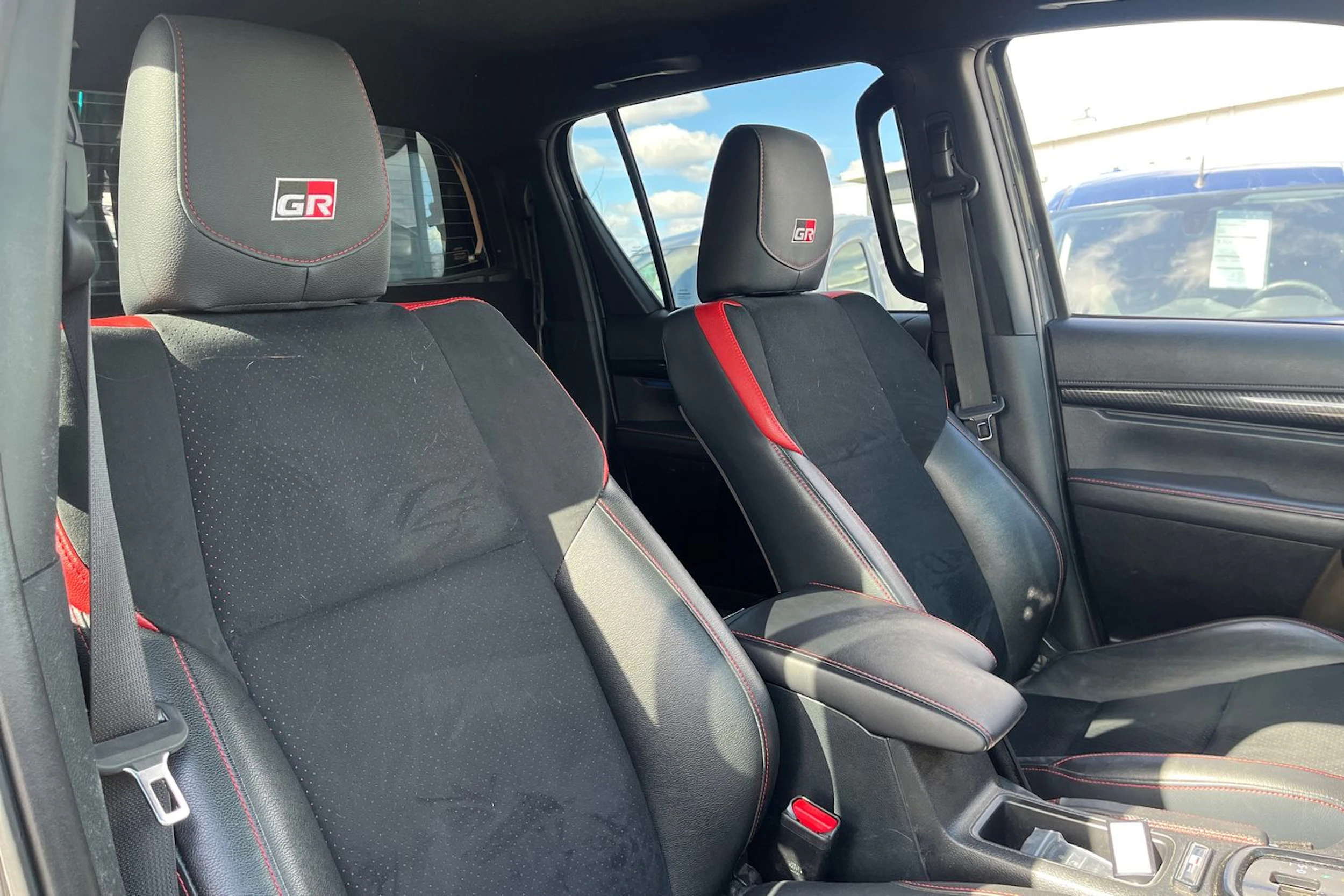 met. harmaa Toyota Hilux 2023 kuva 7.