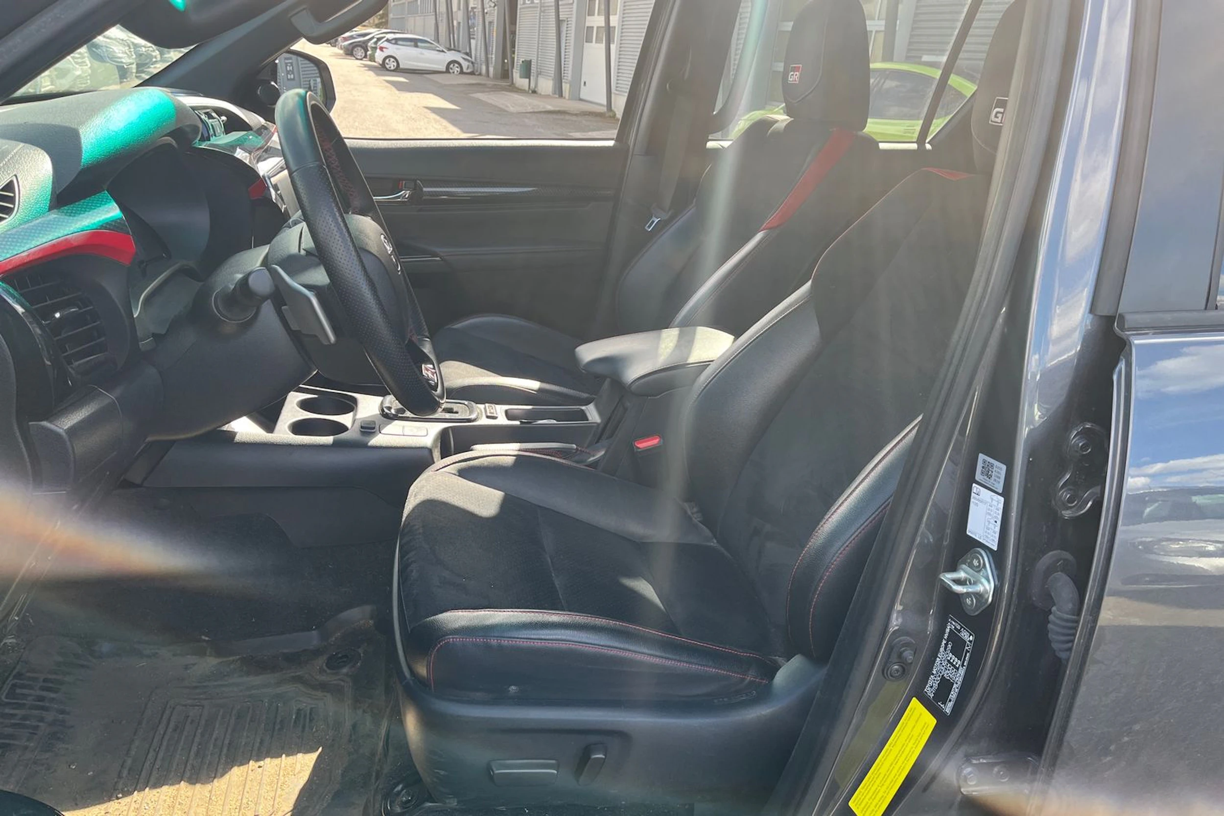 met. harmaa Toyota Hilux 2023 kuva 8.