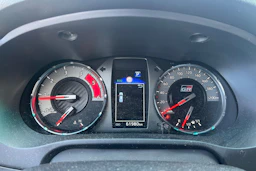 met. harmaa Toyota Hilux 2023 kuva 11.