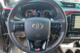 met. harmaa Toyota Hilux 2023 kuva 12.