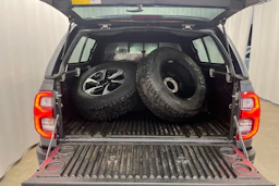 met. harmaa Toyota Hilux 2023 kuva 15.