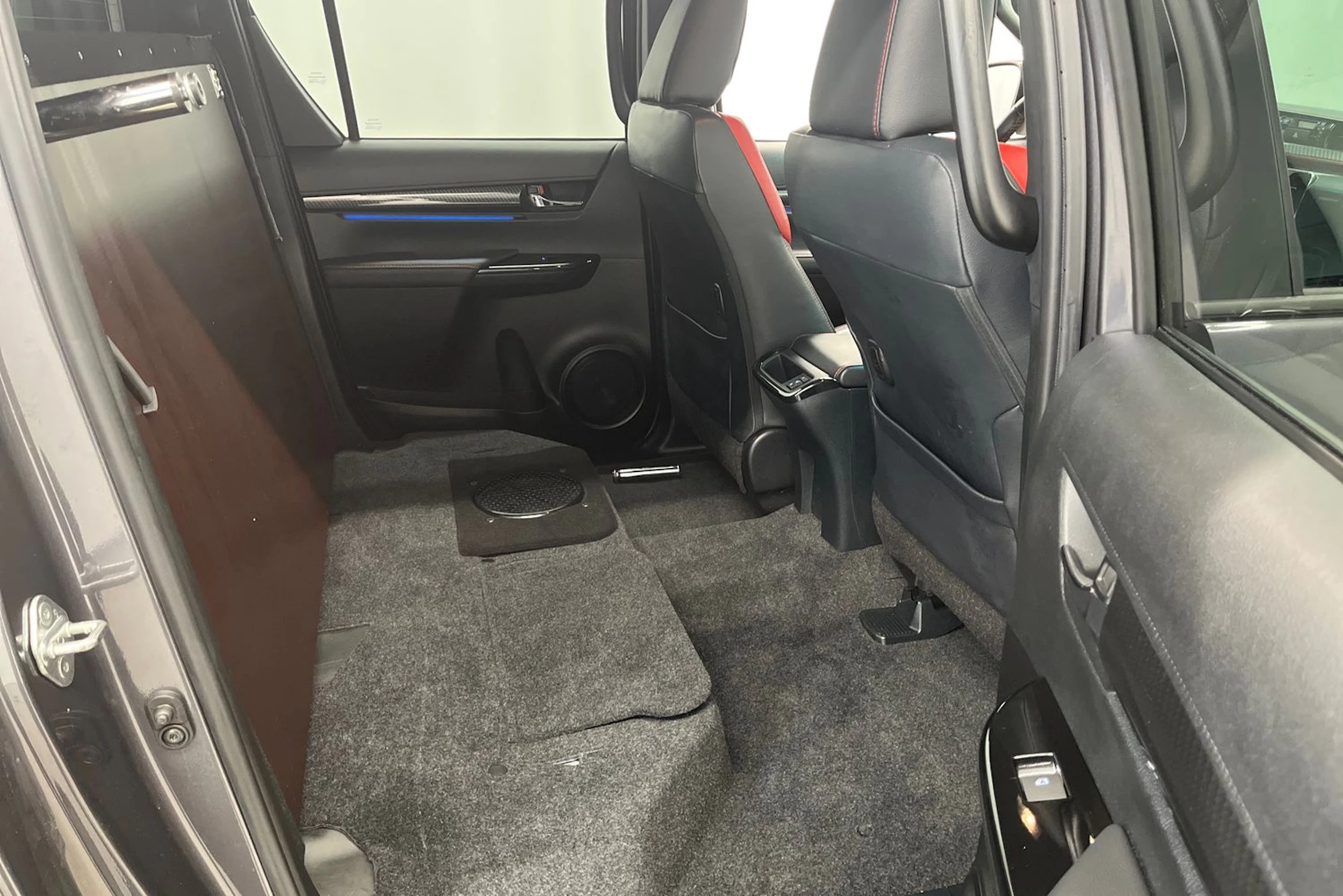 met. harmaa Toyota Hilux 2023 kuva 19.