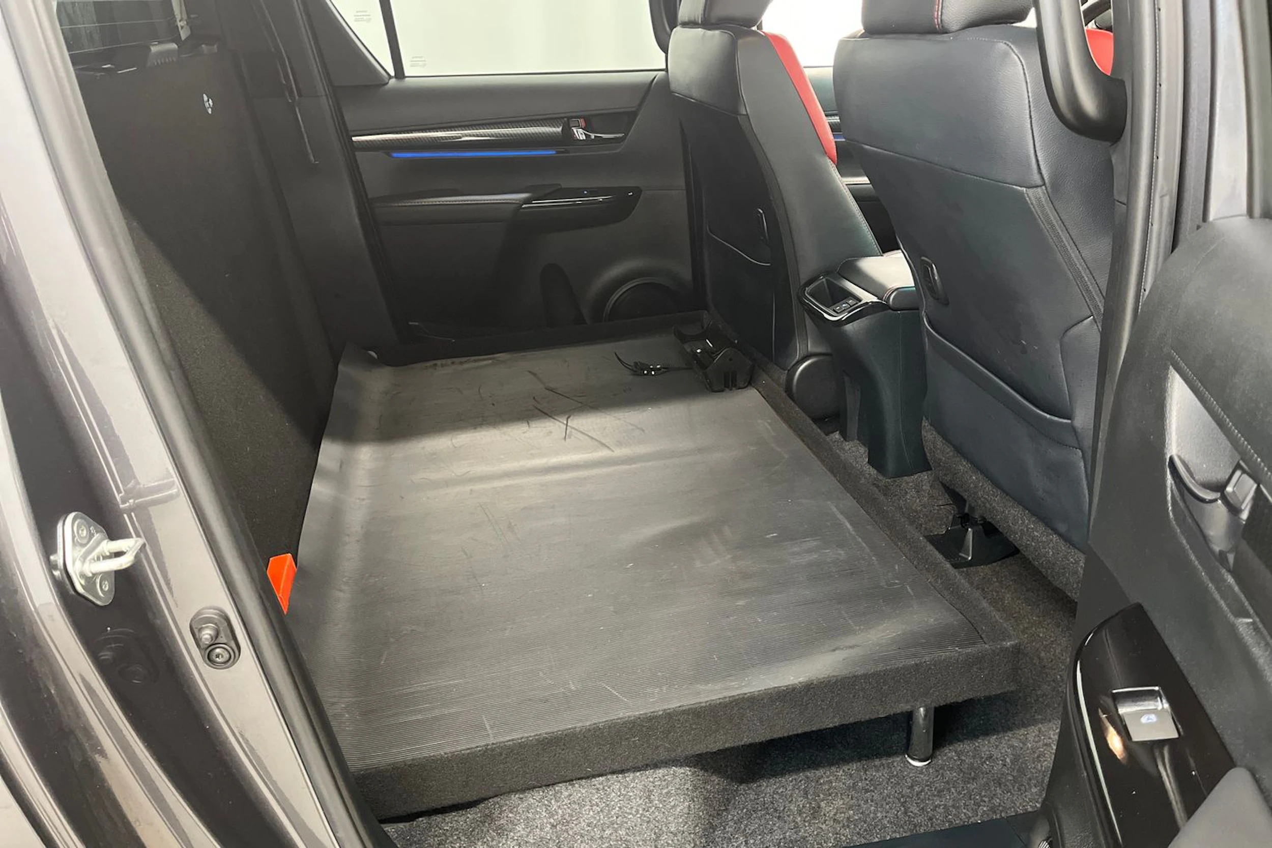 met. harmaa Toyota Hilux 2023 kuva 21.