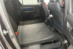 met. harmaa Toyota Hilux 2023 kuva 21.
