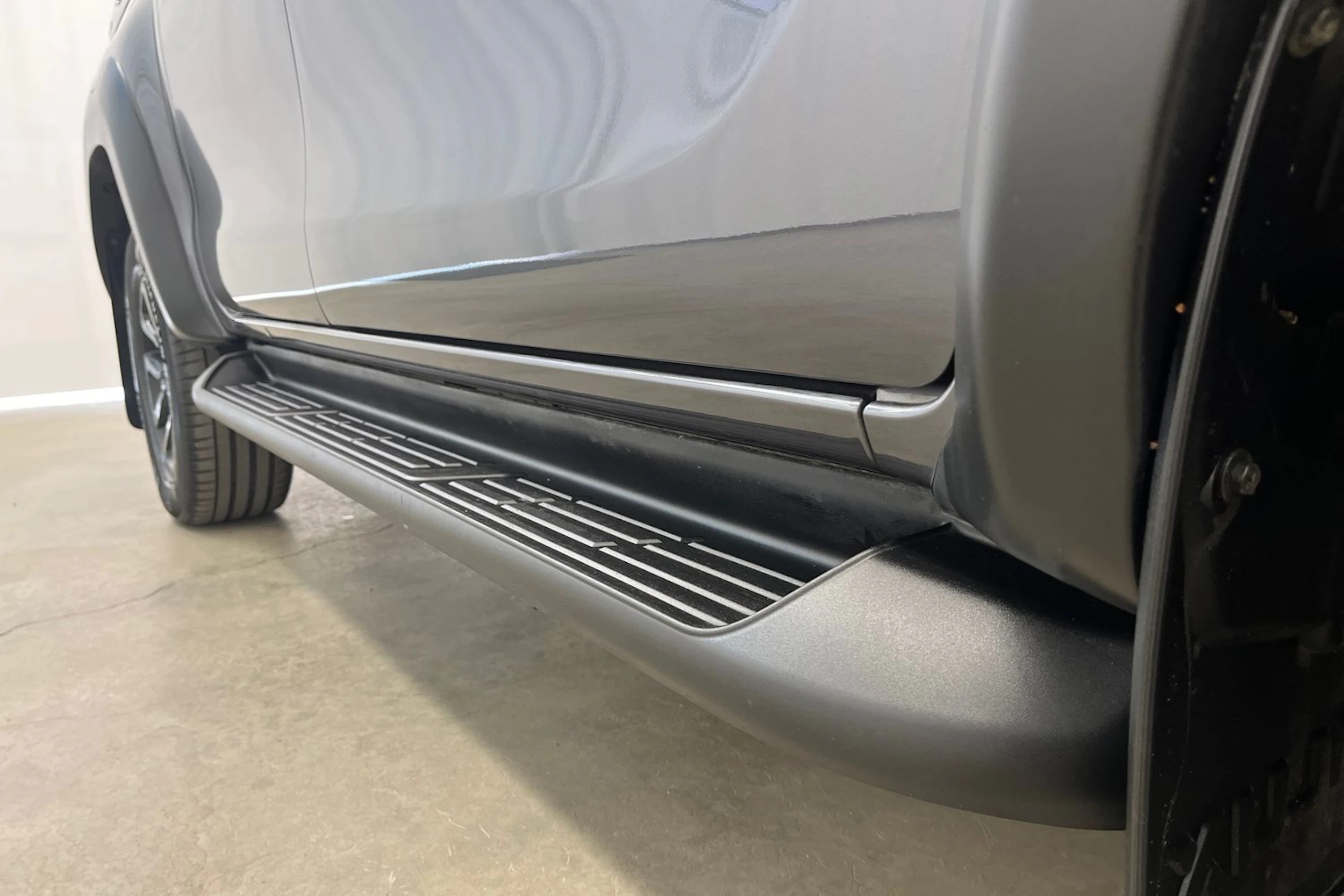 met. harmaa Toyota Hilux 2023 kuva 23.