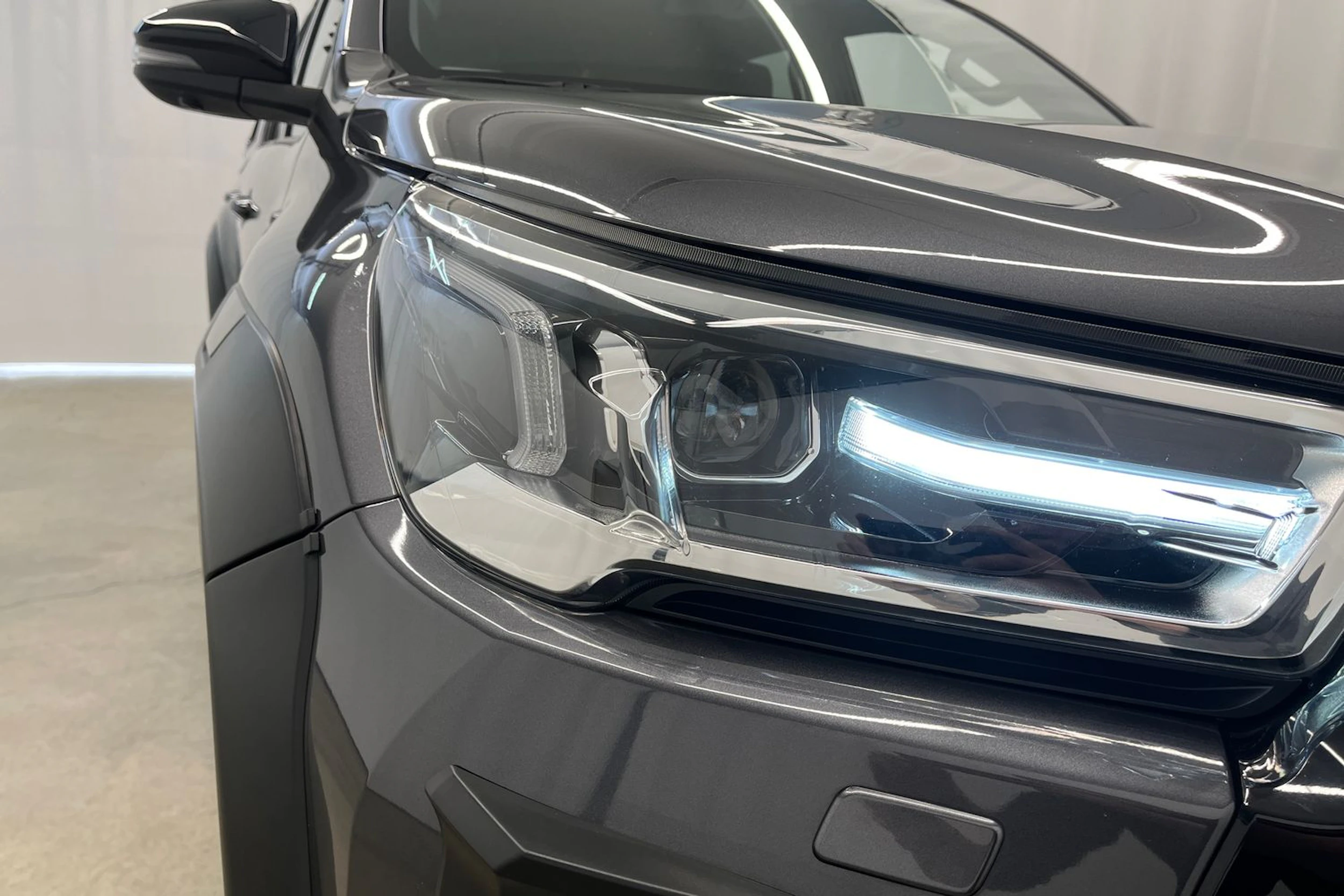met. harmaa Toyota Hilux 2023 kuva 24.