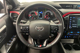 met. harmaa Toyota Hilux 2023 kuva 27.