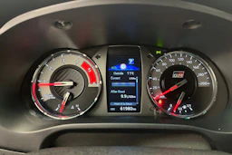 met. harmaa Toyota Hilux 2023 kuva 31.