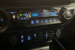 met. harmaa Toyota Hilux 2023 kuva 33.