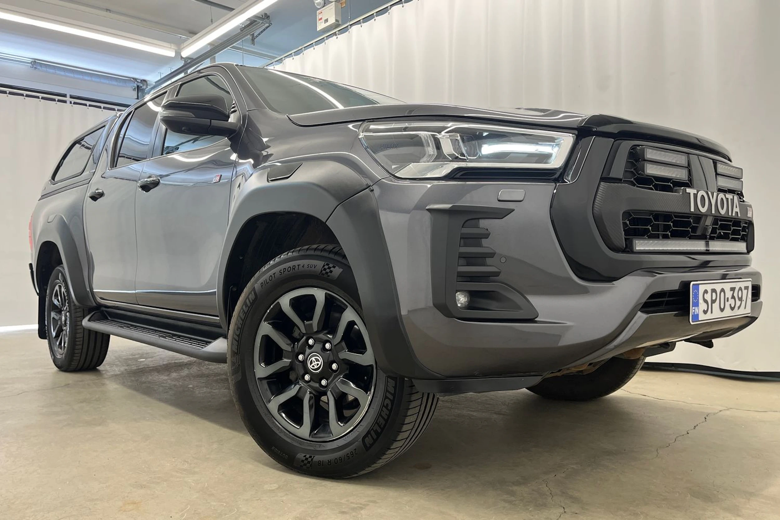 met. harmaa Toyota Hilux 2023 kuva 42.