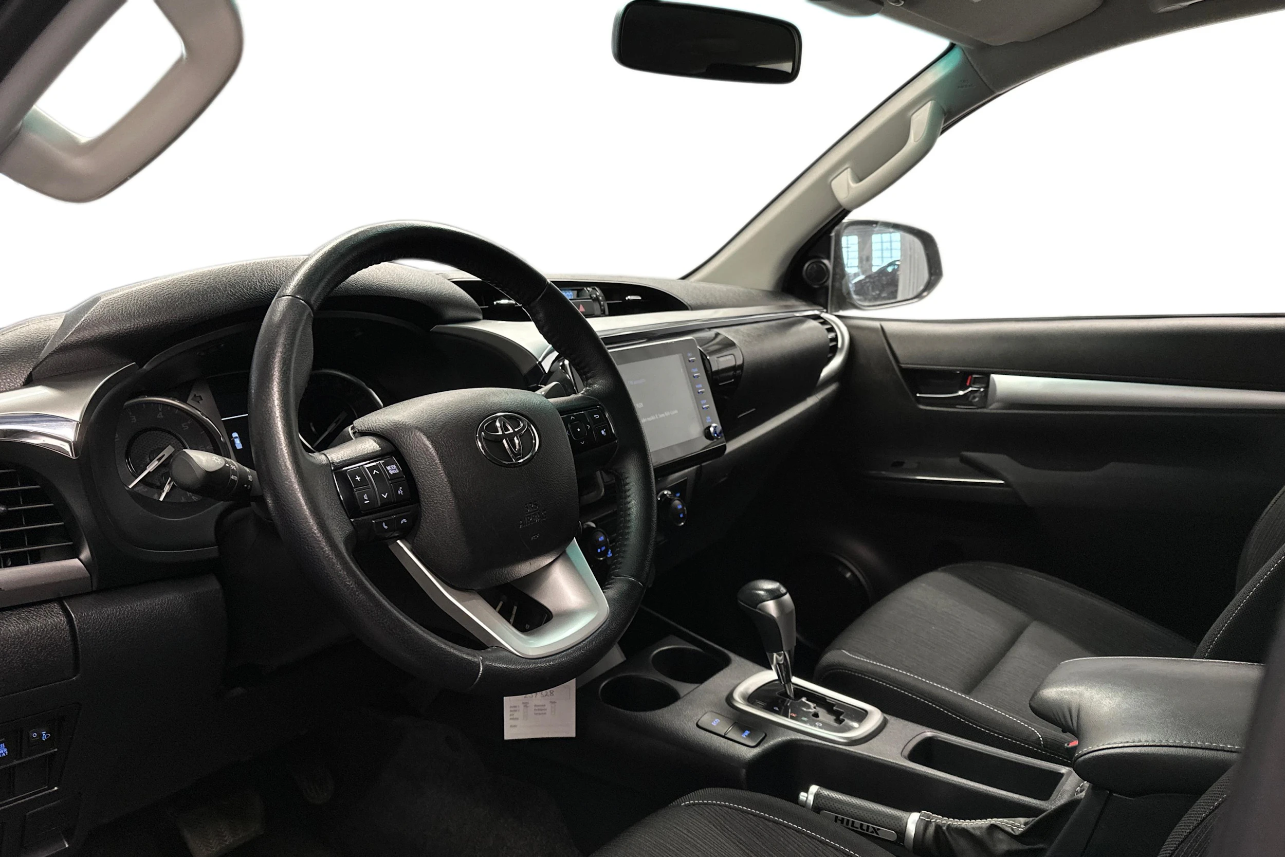 moniväri Toyota Hilux 2024 kuva 3.
